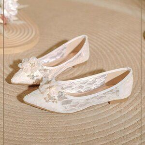 Women's Slip On Pointed Toe Cream Flowers Accent Mary Jane Loafers